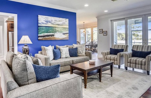 Cambridge House | Short drive to Downtown Cambridge | Private Dock | Kayaks | 1000 Ft of Shoreline