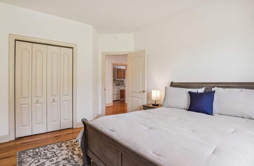 Woolford House | Short drive to Downtown Cambridge | Indoor Pool | Private Dock | Kayaks | Pet Fr