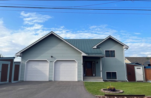 Somers House | Short walk to Flathead Lake, 5-bedroom home with AC & WiFi in downtown Somers