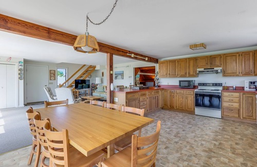 North Eastham House | Short Walk to Private Association Beach - Cape Cod Bay