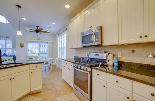 Millville House | Shuttle to Beach: Millville Townhome w/Porch