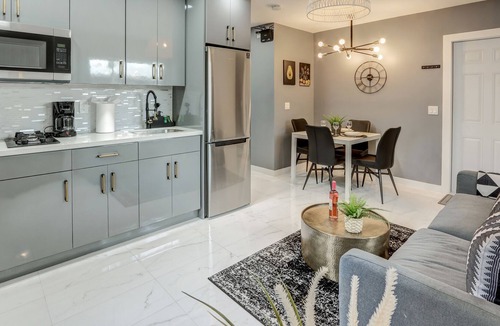 Little Ranches Apartment | Sibia: Renovated Professional Design & Near Beach