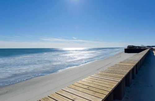 North Wildwood House | Simple North Wildwood Condo - Steps to Beach!