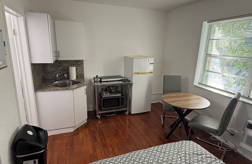 Surfside Apartment | Simply Perfect - Chill in Comfort - Steps to the Beach- Amazing Historic Bldg