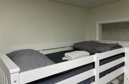 Hialeah Hostel | Single Size TOP Bunk Bed - Mixed Shared ROOM
