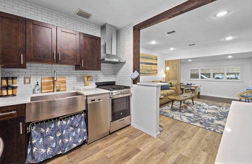 Poinciana Park House | Siren's Cove 2 bedroom House-Hot Tub-for 4 Guests