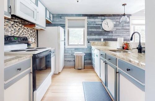 Brownsville Condo | Ski-in/out condo with prime location for skiing & hiking