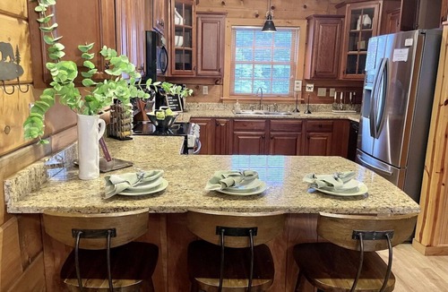 Edray House | Ski In/Out, Watch Slope frm Hot Tub, 6BR, 3 Kings, PS5, Tesla, Rec Rm-Loggers 12