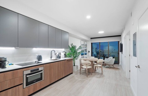 North Beach Condo | Sky 1BR City View: 30min to Miami Stadium