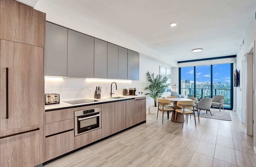 North Beach Condo | Sky 1BR City View: 30min to Miami Stadium