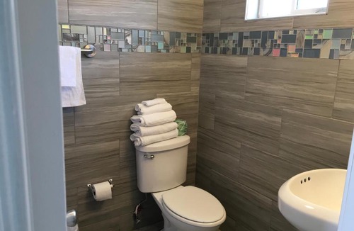 Wildwood Hotel | Skylark Resort Motel