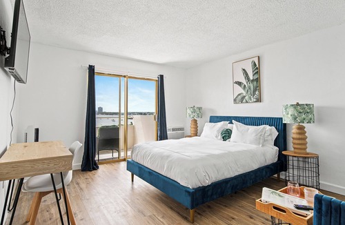 North Bay Village Condo | Skyline View, Free Parking, Balcony Discount Special, Beautiful Beaches
