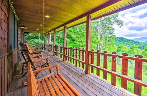 Slatyfork Farm House | Slaty Fork Escape w/Mountain View + Hot Tub!