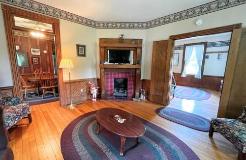 Slatyfork Farm House | Slatyfork Homestead - Cozy Farmhouse Near Snowshoe