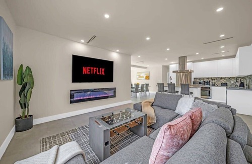 Golden Glades House | Sleek Brand New Home+Heated Pool+Basketball Court