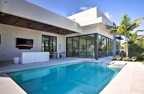 Coral Ridge House | Sleek & Chic Waterfront Home w/ Private Pool!