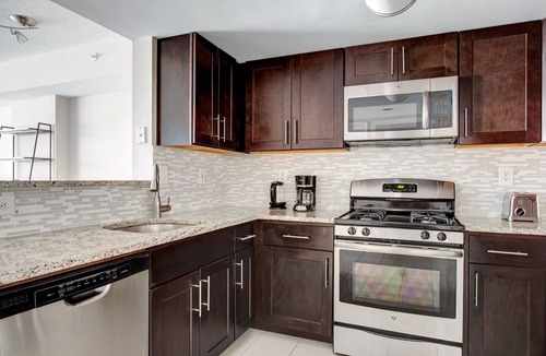 Pentagon City Apartment | Sleek Pentagon City 1BR w/W/D, Gym & Lounge, near Metro, by Blueground
