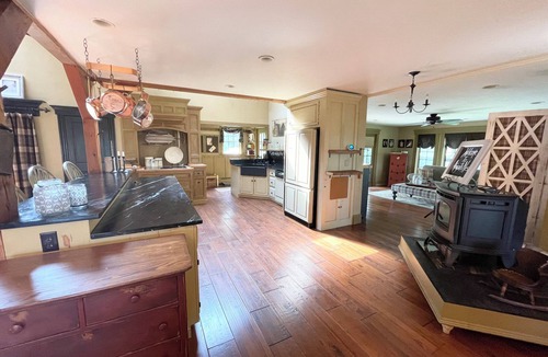 Brimfield House | Sleeps 15 Pool Retreat
