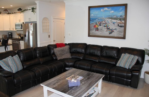 North End Apartment | Sleeps 24 - 8 Bedroom 5.5 bath -4 Master Suites -Great Location-Private Elevator
