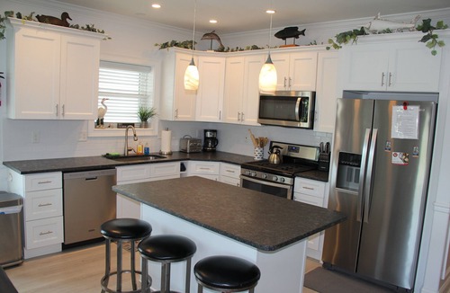 North End Apartment | Sleeps 24 - 8 Bedroom 5.5 bath -4 Master Suites -Great Location-Private Elevator