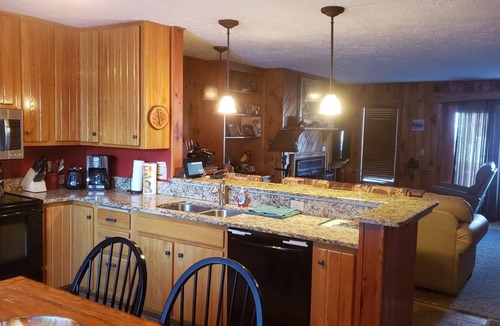 Edray House | SLOPE SIDE SKI IN/ SKI OUT TOWNHOUSE TOP OF POWDER MONKEY LIFT BEST LOCATION