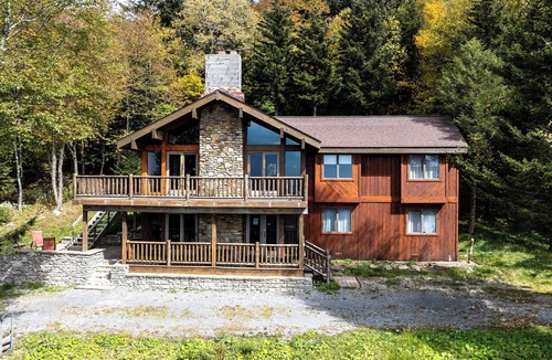 Edray House | SLOPESIDE CHALET, Near the top of Shay's Revenge/Ski in-Ski out/Great Views