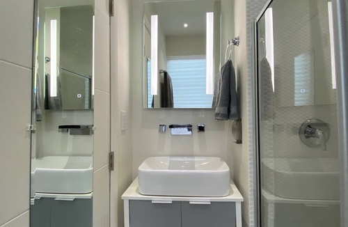 Downtown Hollywood Apartment | Small Studio Downtown Hollywood Queen Bed LUX 3