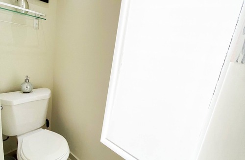 Downtown Hollywood Apartment | Small Studio Downtown Hollywood Queen Bed LUX 23