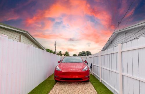Miami Gardens House | Smart Tiny House Garden