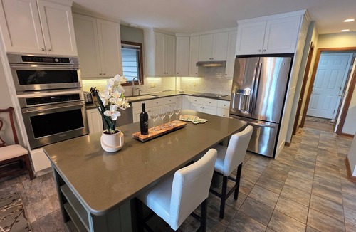 Huddleston House | Smith Mountain Sunrise: Waterfront Party Deck, Great Water Views, & Hot Tub!