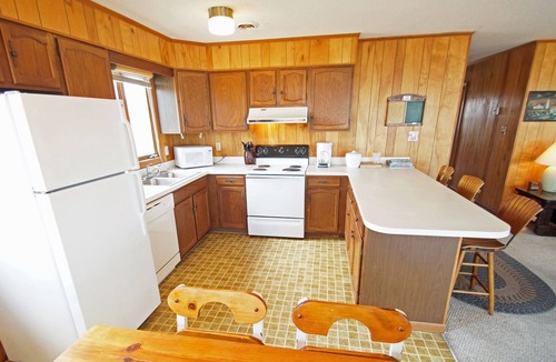 South Nags Head House | SN9017A- 4 BRs, 3 BAs, Basketball goal and only 3 homes from the beach! WIFI!