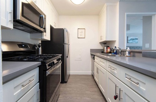 Hollywood Apartment | Snazzy 2Bd Apt/Rooftop Pool with Stunning view of the City & the Hollywood