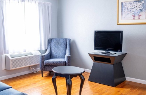 Main Street Hyannis House | SNF - Two Bedroom Family Suite