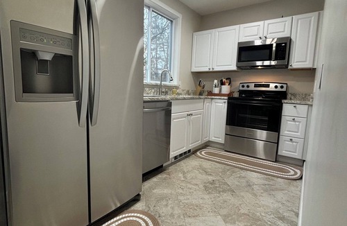 Gardner House | Snow Blanket Barn - Cozy 3BR Family Retreat in Gardner, MA