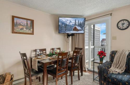 Edray Apartment | Snowshoe 2BR Ski-InSki-Out Steps to Ballhooter Lift Mountain Lodge Condo