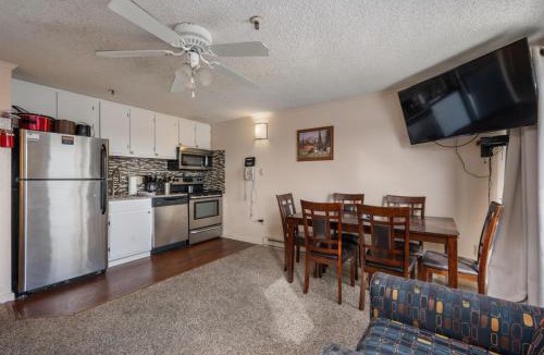 Edray Apartment | Snowshoe 2BR Ski-InSki-Out Steps to Ballhooter Lift Mountain Lodge Condo