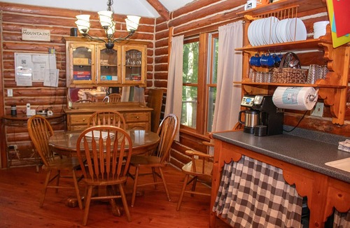 Edray Cabin | Snowshoe Log Cabin - Two Fawns