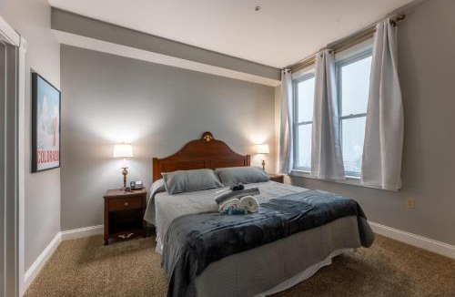 Edray House | Snowshoe Village Ski-in - Ski-out Condo w Hot Tub