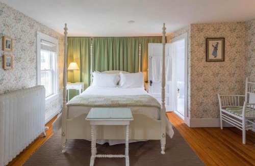 Provincetown Bed & Breakfast | Snug Cottage