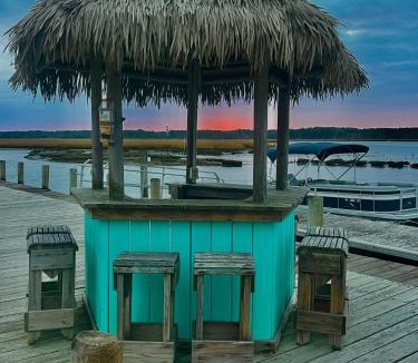 Chincoteague Hotel | Snug Harbor Marina and Resort