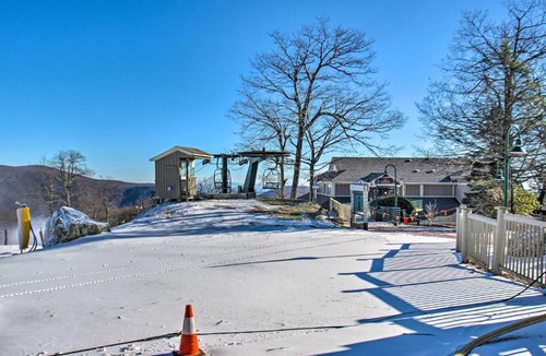 Wintergreen Apartment | Snug Wintergreen Resort Studio: Ski In & Out!