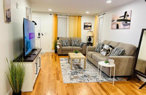 Randolph Apartment | Soaking Tub Luxury 3-Bedroom TownHouse