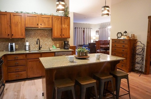 Edray Condo | Soaring Eagle #405: 3 Br Location! Slope Side, Hot Tub