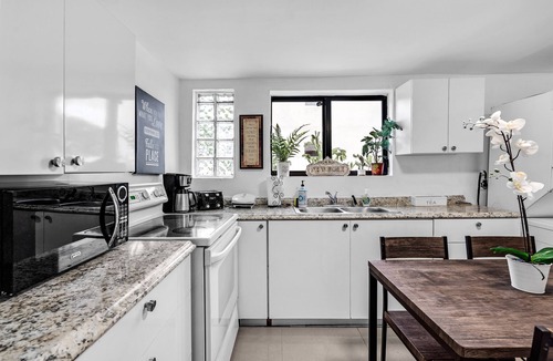 Buena Vista House | Soccer Fun Hub Home, Pets Welcome, 4 Cars Parking, Private Patio Prime Location