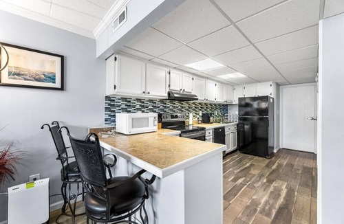 Little Salisbury Condo | Sofa to Surf in a minute. Midtown Gem, completely remodeled
