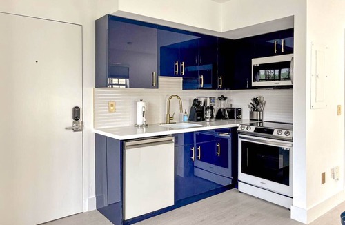 South of Fifth Condo | SOFI Easy Walk to Beach, Grill, Pool & More!
