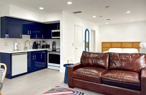 South of Fifth Condo | SOFI Easy Walk to Beach, Grill, Pool & More!