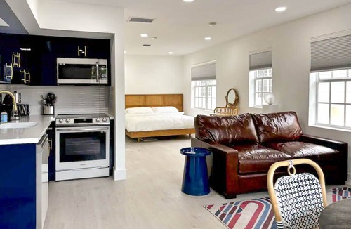 South of Fifth Condo | SOFI Easy Walk to Beach, Grill, Pool & More!