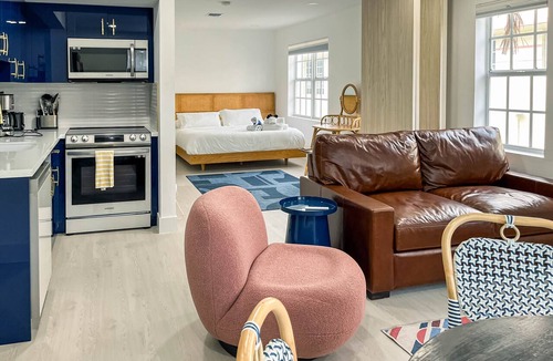 South of Fifth Condo | SOFI Easy Walk to Beach, Grill, Pool & More!