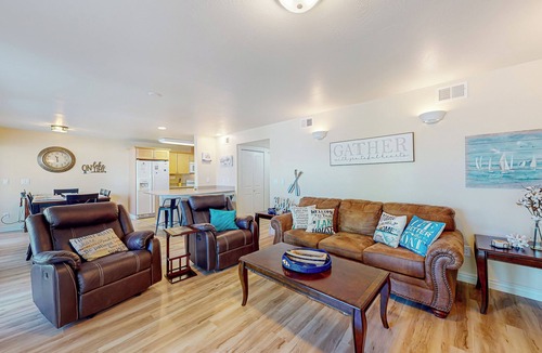 Polson Condo | Soft Sunsets & Still Water at Flathead Condo
